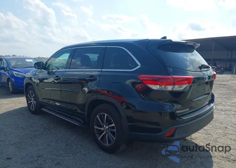 2018 Toyota Highlander Xle z USA, uszkodzony, nr VIN 5TDJZRFH3JS825072